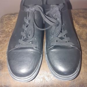 Men's Casual Black Low Top Sneakers.